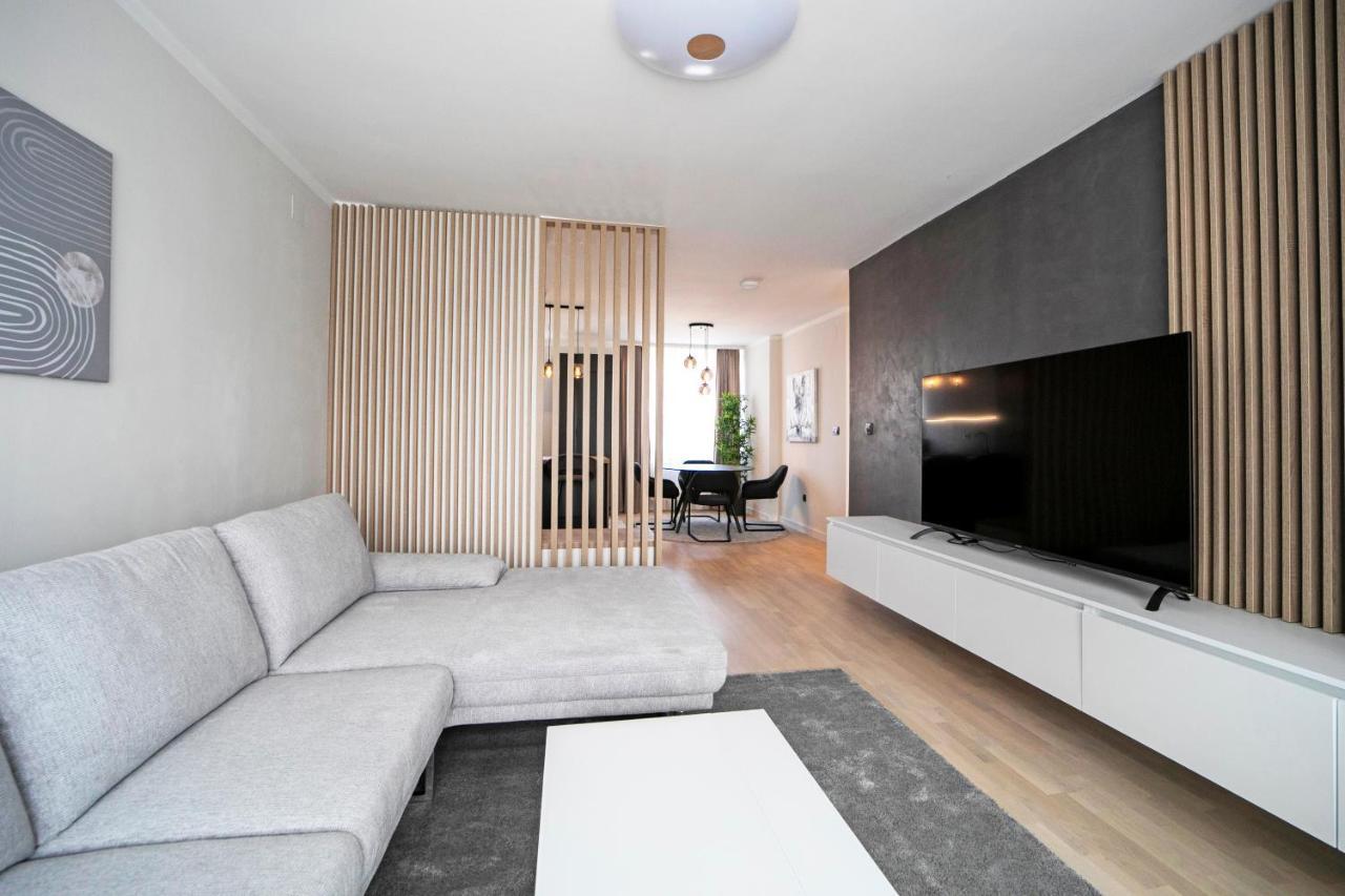 New!! High End 2bd Modern In Novi Apartment